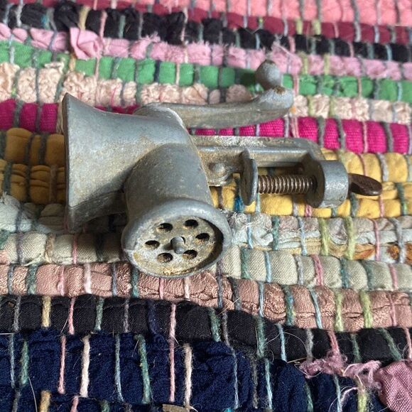 Vintage minature meat grinder toy - Picture 4 of 5